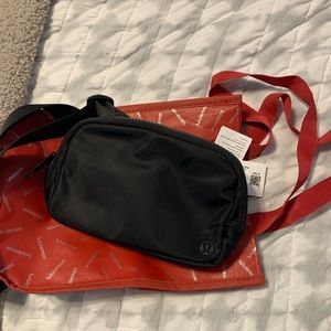 Lululemon everywhere belt bag